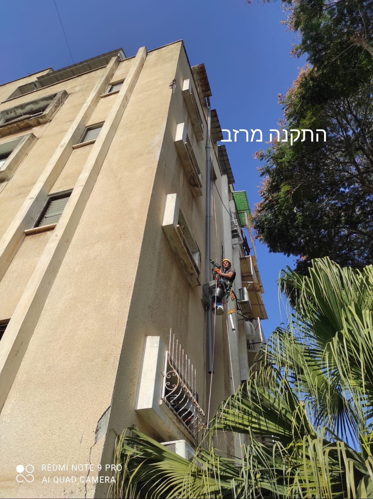 התקנת מרזבים חיצוניים בעזרת סנפלינג